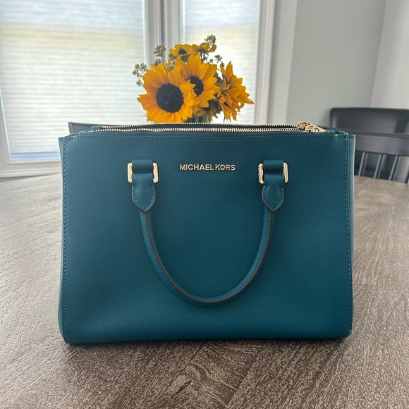 Michael Kors Handbags - Michael Kors leather bag